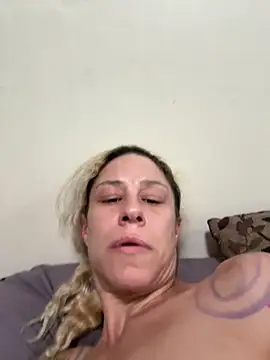 Snapshot of SunnyRays69 chatting on November 19, 8:31 pm SunnyRays69 online show from November 19, 8:31 pm