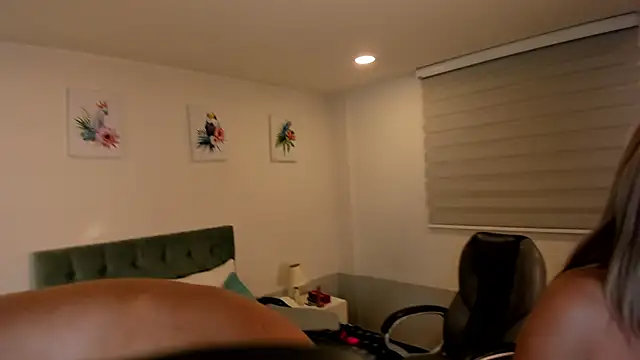 Snapshot of Sam_and_molly_ chatting on February 12, 10:04 pm Sam and molly online show from February 12, 10:04 pm