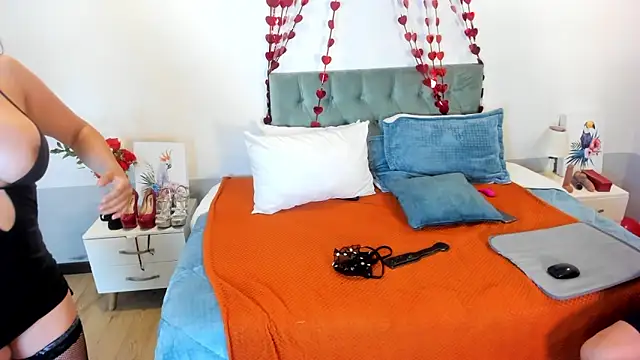 Snapshot of Sam_and_molly_ chatting on February 15, 10:42 pm Sam and molly online show from February 15, 10:42 pm