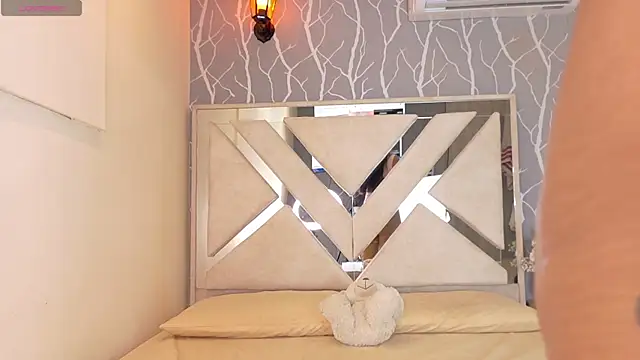 vanessa guzman2 online show from December 18, 12:33 pm