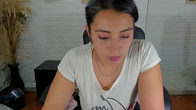 Aisha 09 online show from March 5, 6:56 pm