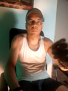 latinmartin73 online show from January 21, 12:15 am