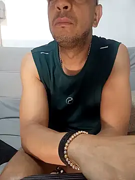 latinmartin73 online show from February 1, 3:39 pm