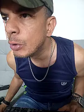 latinmartin73 online show from February 8, 12:49 am