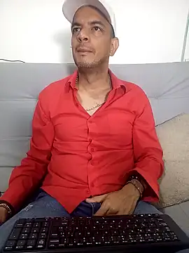 latinmartin73 online show from February 8, 10:40 pm