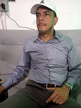 latinmartin73 online show from February 12, 1:09 am