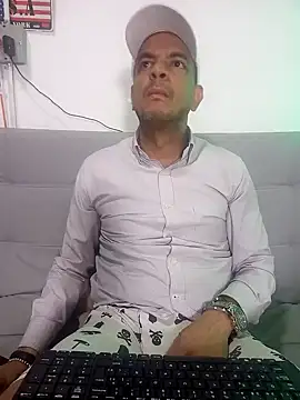 latinmartin73 online show from February 19, 12:46 am