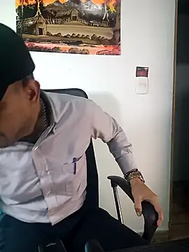 latinmartin73 online show from February 26, 12:05 am