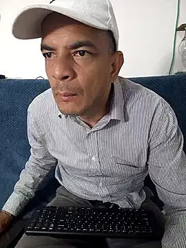 latinmartin73 online show from March 12, 12:42 am