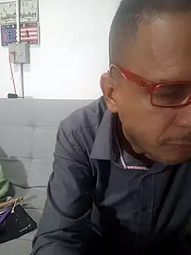 latinmartin73 online show from March 18, 1:00 am