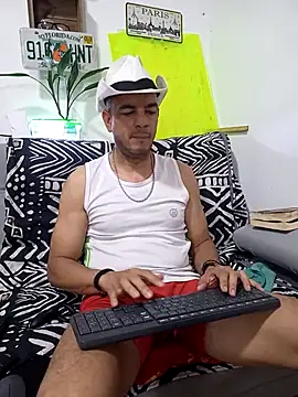 latinmartin73 online show from September 15, 2:44 am