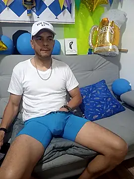 latinmartin73 online show from October 1, 2:39 am