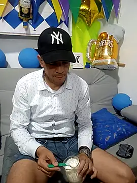 latinmartin73 online show from October 1, 11:55 pm