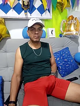 latinmartin73 online show from October 4, 2:20 am