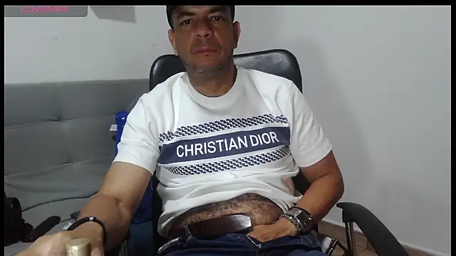 latinmartin73 online show from March 15, 5:02 am