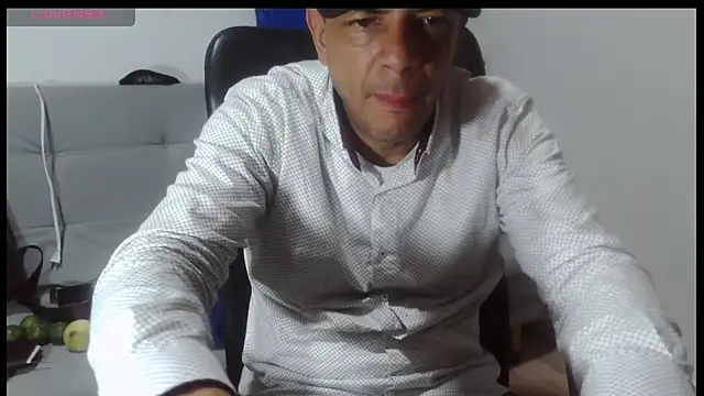 latinmartin73 online show from April 8, 1:05 am