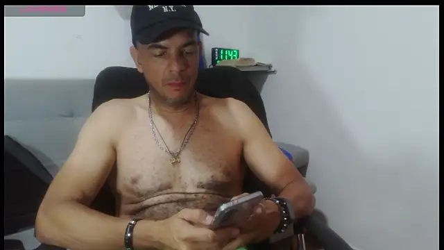 latinmartin73 online show from April 18, 4:44 pm