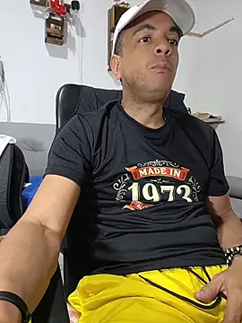 Snapshot of latinmartin73 chatting on June 11, 12:54 am latinmartin73 online show from June 11, 12:54 am