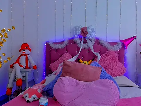 dulcevegga online show from December 14, 7:07 pm