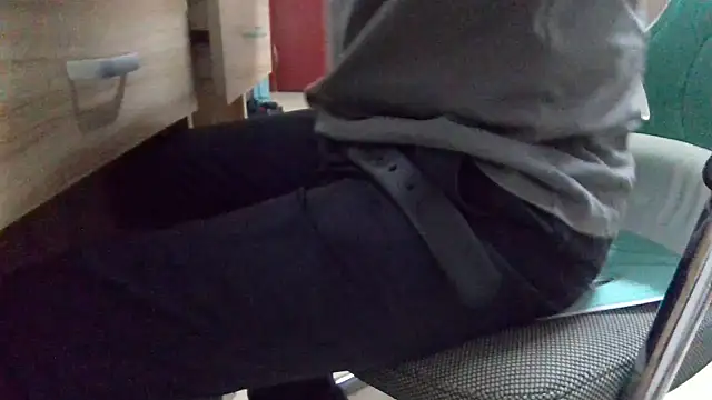 Snapshot of huzi518 chatting on May 26, 2:35 pm huzi518 online show from May 26, 2:35 pm