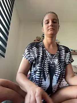jennifer11772 online show from July 16, 12:00 pm