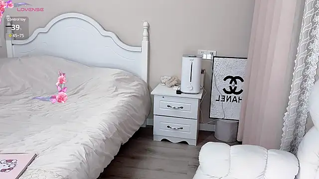 Snapshot of Caitlyn__ chatting on January 3, 4:48 pm Caitlyn online show from January 3, 4:48 pm