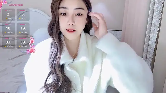 Snapshot of Caitlyn__ chatting on January 5, 11:48 am Caitlyn online show from January 5, 11:48 am