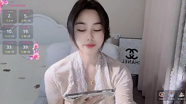 Snapshot of Caitlyn__ chatting on February 7, 11:23 am Caitlyn online show from February 7, 11:23 am