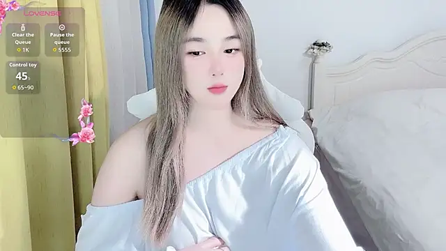Snapshot of Caitlyn__ chatting on July 11, 1:36 pm Caitlyn online show from July 11, 1:36 pm