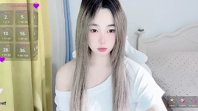Snapshot of Caitlyn__ chatting on July 23, 9:24 pm Caitlyn online show from July 23, 9:24 pm