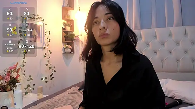 Snapshot of savagequeenbee7 chatting on December 5, 1:28 pm savagequeenbee7 online show from December 5, 1:28 pm