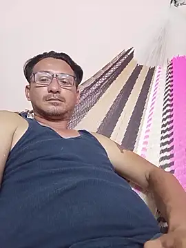 Andresguz35 online show from October 27, 1:53 am