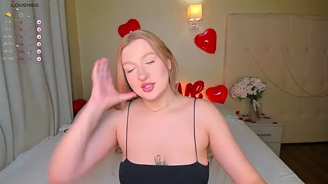 Emma  Leee online show from February 16, 1:03 am