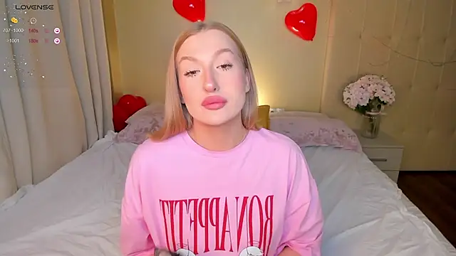 Emma  Leee online show from February 20, 1:03 am