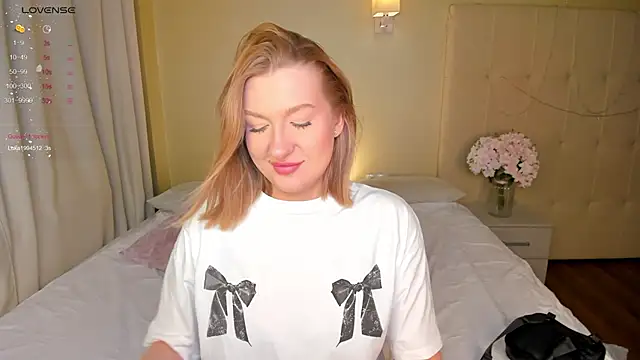 Emma  Leee online show from February 24, 1:02 am