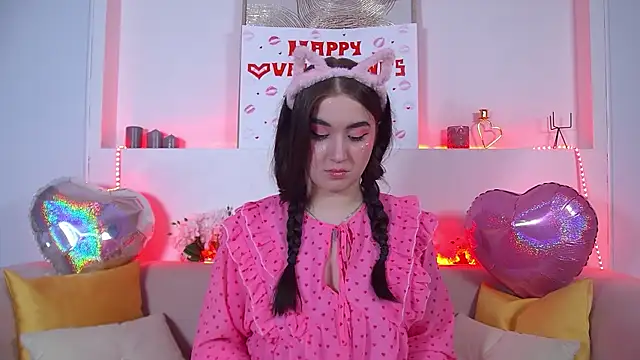 ChristinaMilton online show from February 14, 9:32 pm