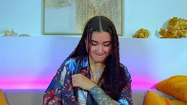 ChristinaMilton online show from February 4, 6:30 am