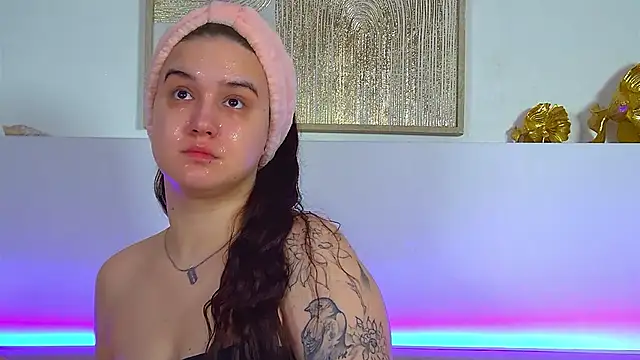 ChristinaMilton online show from March 7, 6:21 am