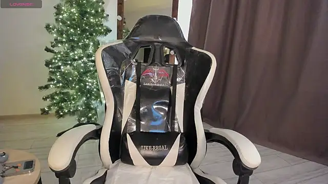 Lana Younes online show from December 19, 11:18 am