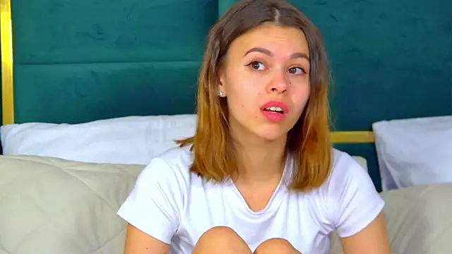 Snapshot of PollyLanders chatting on February 5, 12:38 pm PollyLanders online show from February 5, 12:38 pm