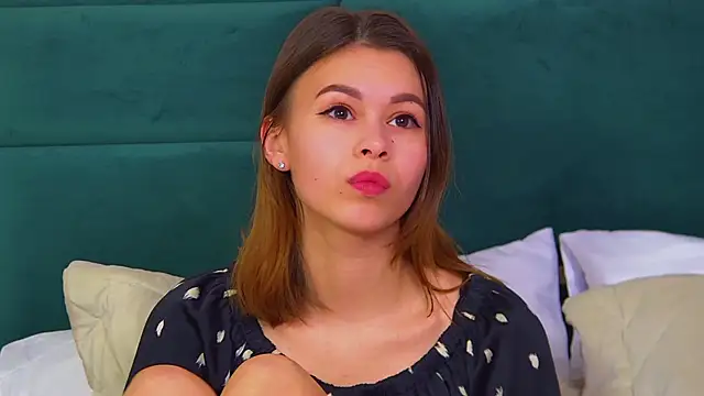 Snapshot of PollyLanders chatting on February 19, 3:27 pm PollyLanders online show from February 19, 3:27 pm