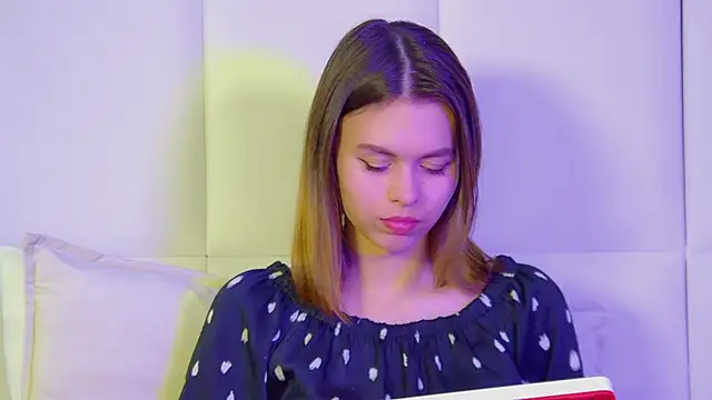 Snapshot of PollyLanders chatting on March 17, 6:32 pm PollyLanders online show from March 17, 6:32 pm