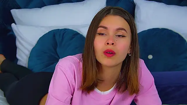 Snapshot of PollyLanders chatting on September 15, 6:19 pm PollyLanders online show from September 15, 6:19 pm