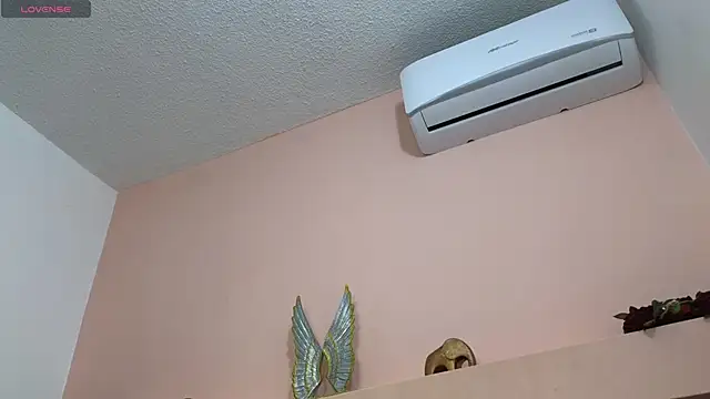 JESSYCORTES online show from January 30, 1:53 pm