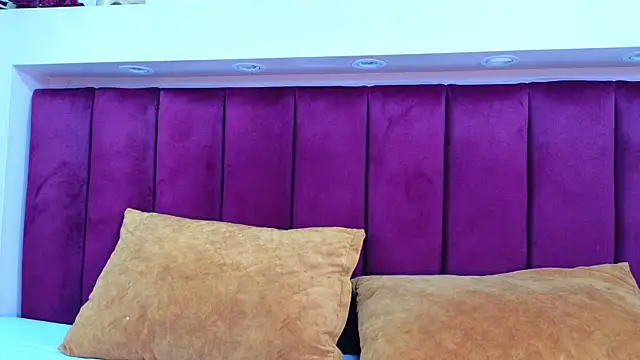 JESSYCORTES online show from March 5, 1:50 pm