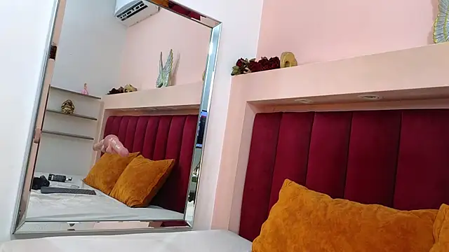 JESSYCORTES online show from March 6, 4:28 pm