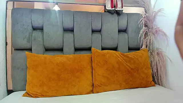 JESSYCORTES online show from September 11, 1:55 pm