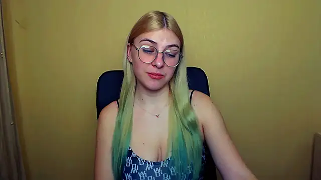 Luna Lush  online show from January 8, 11:32 am