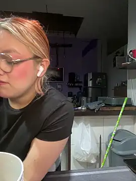 SophiaWeestt99 online show from February 16, 4:08 am