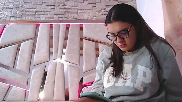 mia and austin online show from February 16, 6:21 am